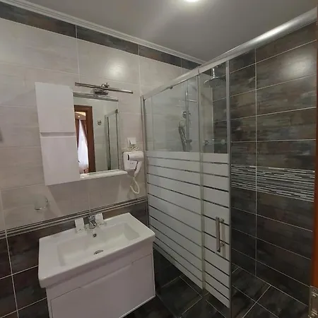 Elegant Complex 3*